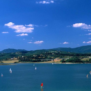 Canvas on the Bilancino lake